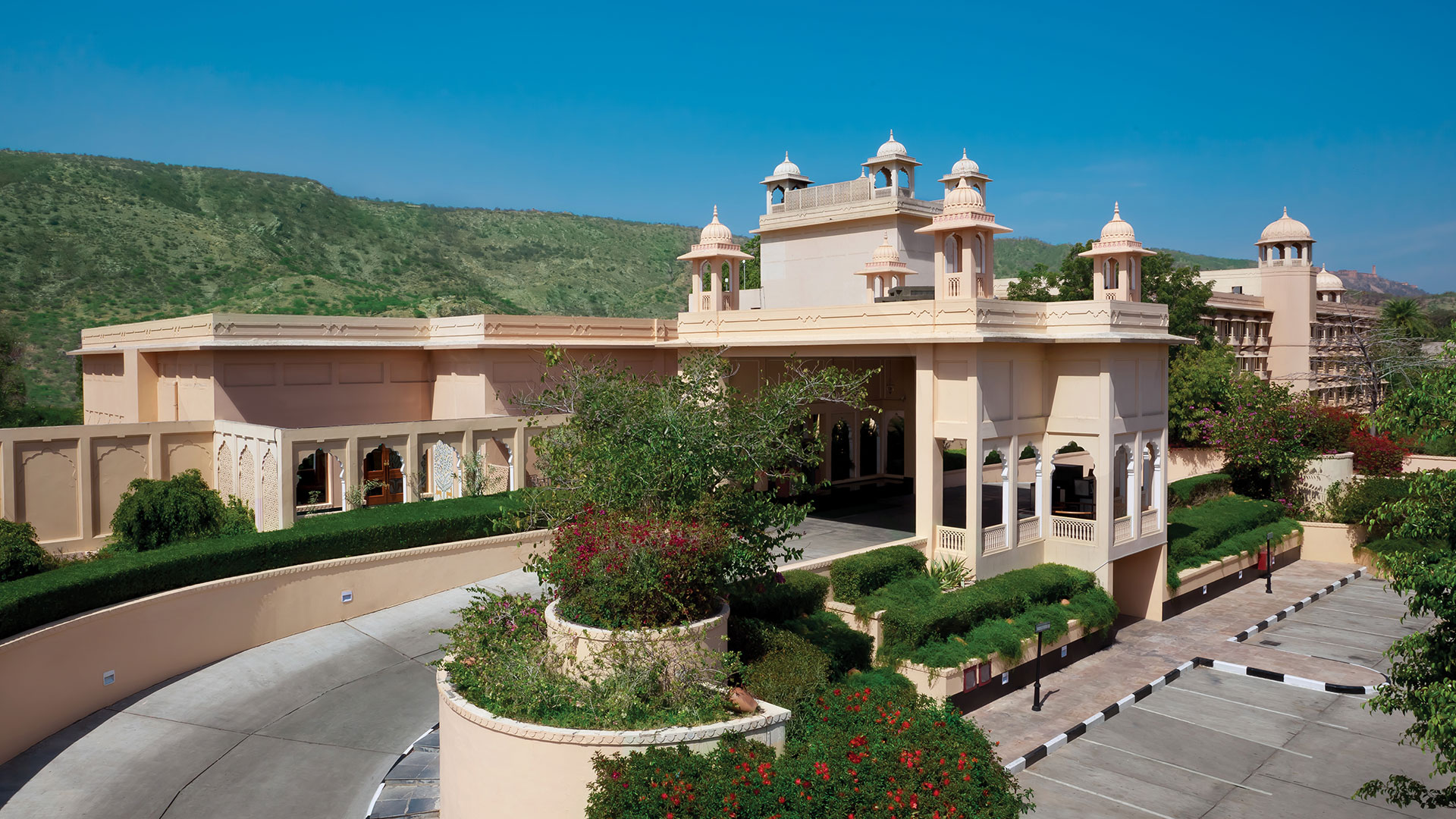 Отель про индию. Johri Hotel Джайпур. Trident Jaipur. Hotel Castle Bijaipur, Индия. Индия отели 5 звезд.