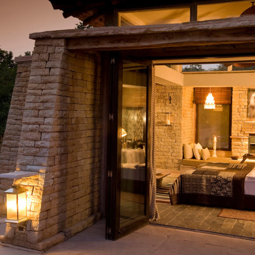 taj-pashan-garh-bedroom-from-outside